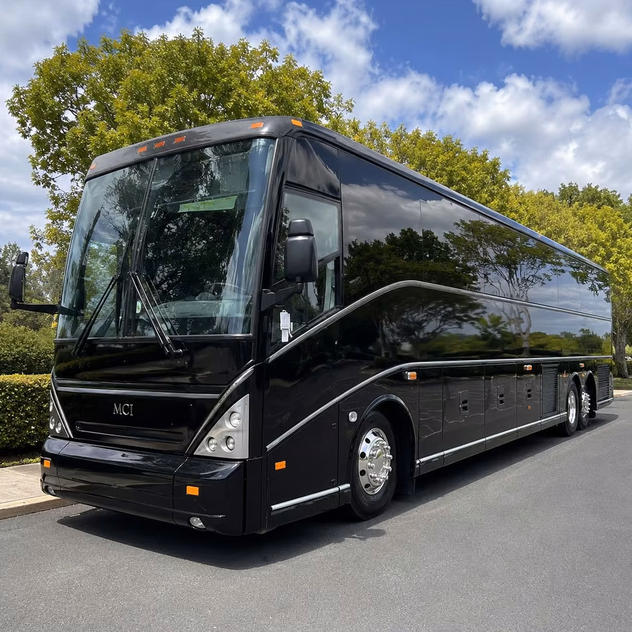 corporate construction and worksite shuttle transportation in laredo